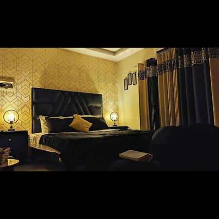 Ambiance Boutique Suites Lahore Exterior foto